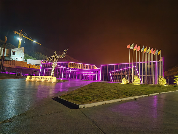 城市亮化是现代城市建设的重要组成部分，它不仅可以美化城市的夜景，还能提升城市的整体形象。随着科技的不断进步，城市亮化也得到了更多的关注和创新。本文将介绍一些关于城市亮化的创意和技术，帮助读者了解文县城市亮化的重要性以及如何进行文县城市亮化的规划和实施。